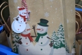 Niederwennerscheider Kinder dürfen ihre selbstgebastelten Weihnachtsschmuckteile in der Weihnachtsbaum am Dorfplatz hängen